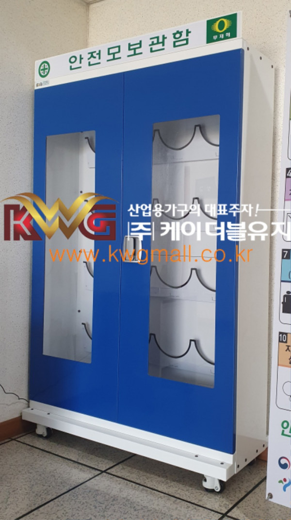 성수동 재활용센터 안전모보관함.jpg